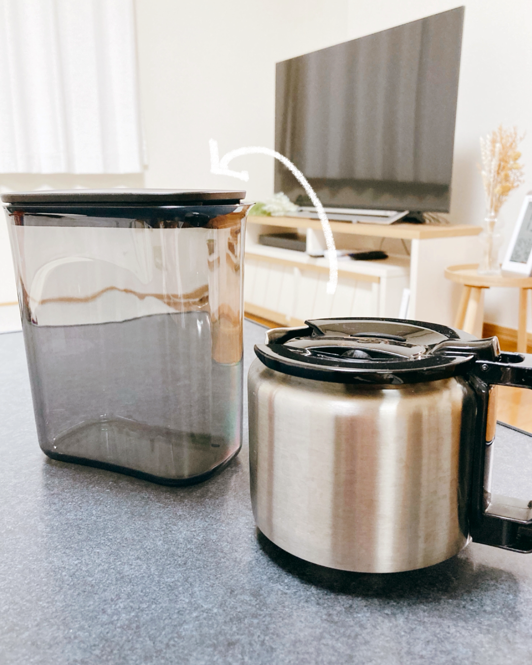 marna（マーナ）のウォーターピッチャー1L黒とコーヒーサーバー