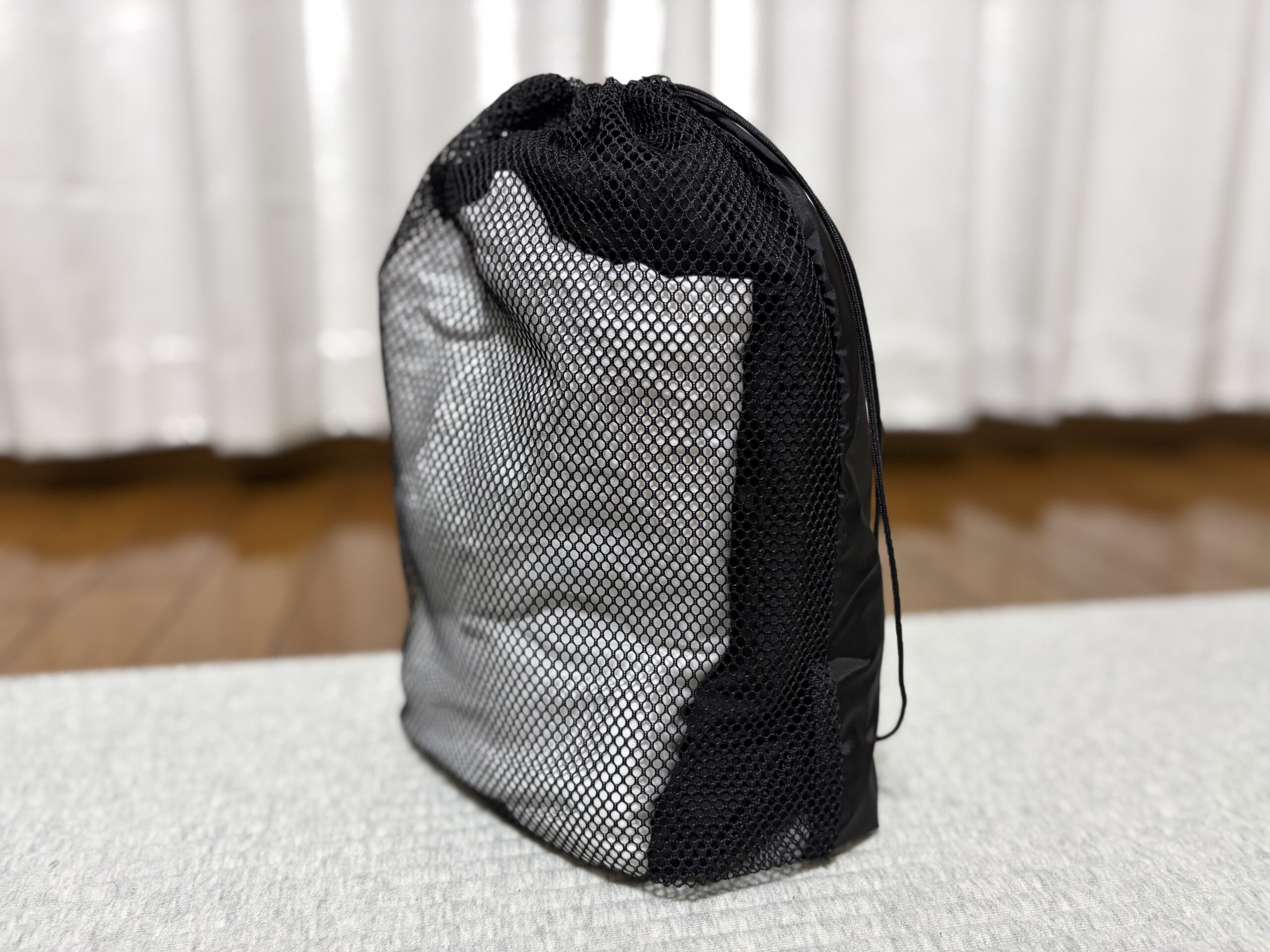 無印良品 メッシュ巾着ダブルタイプM 中身あり 斜めから